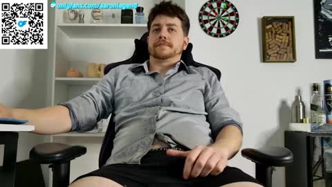 Snapshot of aaronlegend chatting on November 23, 2025, 8:41 pm Aaron online show from November 23, 2025, 8:41 pm