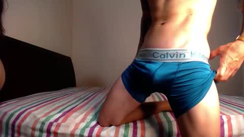 Snapshot of aaronyperla chatting on December 15, 2025, 10:03 pm Aaron y Perla online show from December 15, 2025, 10:03 pm