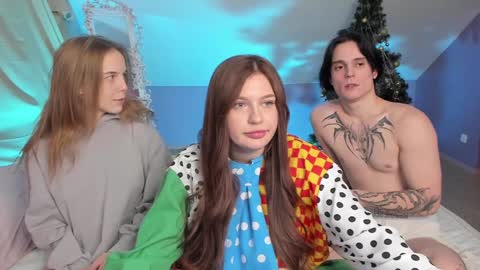 Snapshot of aataraxx chatting on December 15, 2024, 11:42 pm Fiona and Harry online show from December 15, 2024, 11:42 pm