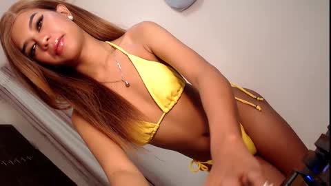 AYISHA online show from October 21, 2025, 7:25 pm