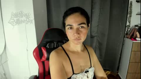 Snapshot of abbi_moon chatting on June 25, 2026, 1:37 pm Martina online show from June 25, 2026, 1:37 pm
