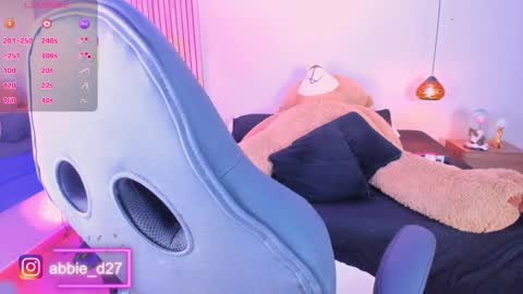 Abbie Edmond  online show from October 30, 2025, 4:03 am