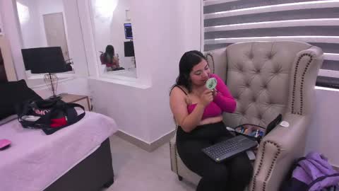 Snapshot of abbievous chatting on May 8, 2026, 11:48 am Abbie online show from May 8, 2026, 11:48 am