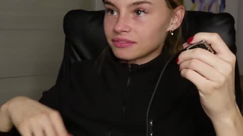 Snapshot of abby_laker chatting on December 14, 2024, 9:56 pm ABBY LAKER online show from December 14, 2024, 9:56 pm