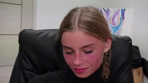 Snapshot of abby_laker chatting on December 15, 2024, 9:20 pm ABBY LAKER online show from December 15, 2024, 9:20 pm