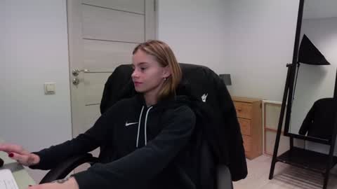 Snapshot of abby_laker chatting on January 2, 2025, 5:18 pm ABBY LAKER online show from January 2, 2025, 5:18 pm