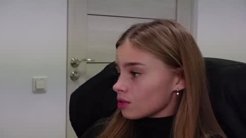 Snapshot of abby_laker chatting on January 11, 2025, 12:01 am ABBY LAKER online show from January 11, 2025, 12:01 am