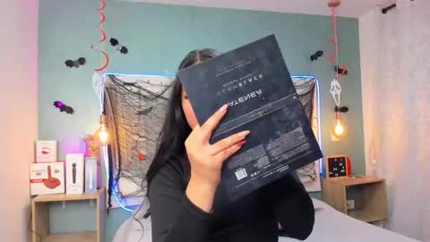 Abby Dixon  online show from October 22, 2025, 3:01 pm