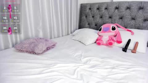 Snapshot of abbyfoxx_ chatting on September 22, 2025, 9:28 pm Abby online show from September 22, 2025, 9:28 pm