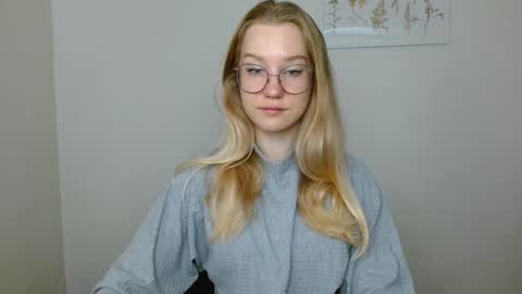 Abby Lovense is active online show from September 14, 2025, 10:25 am