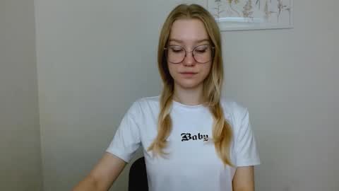 Abby Lovense is active online show from September 26, 2025, 9:13 am