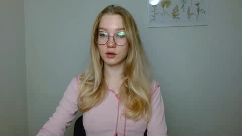 Abby Lovense is active online show from September 28, 2025, 8:42 am