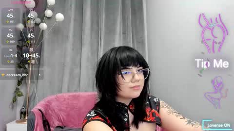 Abby Pearl online show from October 30, 2025, 9:48 pm