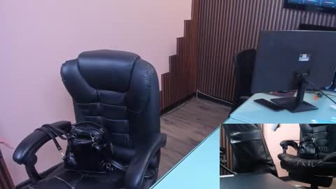 Snapshot of abbystones chatting on December 4, 2025, 11:19 am Abby Stones online show from December 4, 2025, 11:19 am