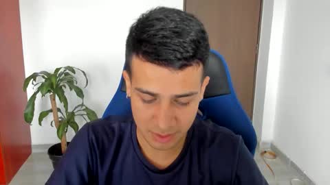 Independence model AbelAsburgo online show from October 17, 2025, 7:16 pm