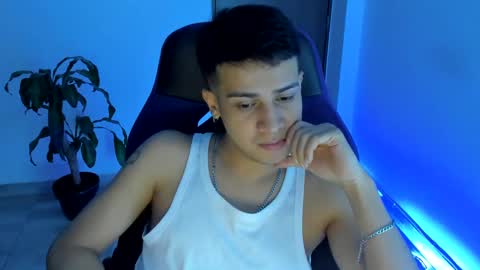 Independence model AbelAsburgo online show from November 7, 2025, 2:22 am