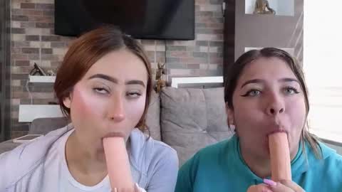 Abella online show from September 23, 2025, 2:09 pm