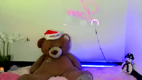  Abella and Kendra  online show from December 31, 2024, 9:06 pm