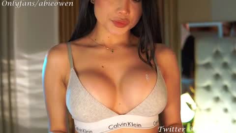 Snapshot of abie_owen chatting on February 11, 2025, 9:35 pm abie_owen online show from February 11, 2025, 9:35 pm