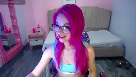 abril_ch_ online show from September 22, 2025, 10:50 am