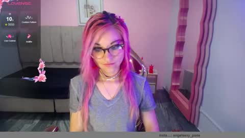 abril_ch_ online show from October 25, 2025, 10:45 am