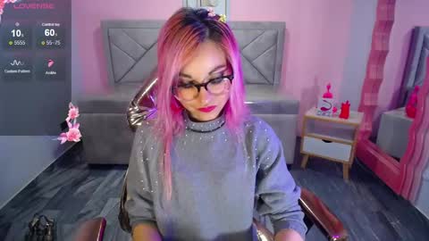 abril_ch_ online show from November 10, 2025, 10:47 am