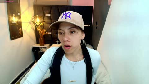 Abril Fox online show from May 7, 2026, 8:47 pm