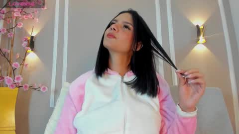 Snapshot of abril_jones10 chatting on November 13, 2025, 5:17 am Abril jones online show from November 13, 2025, 5:17 am