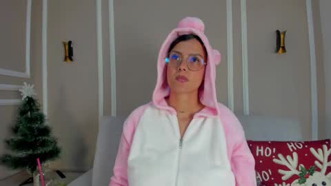 Snapshot of abril_jones10 chatting on December 5, 2025, 4:32 am Abril jones online show from December 5, 2025, 4:32 am