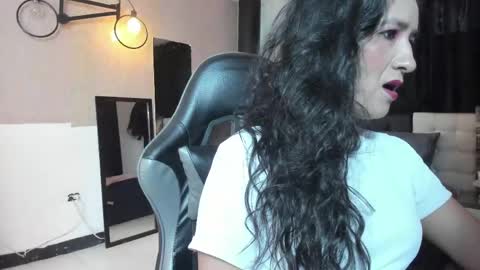 Snapshot of abril_riios chatting on May 8, 2026, 9:42 pm Abril online show from May 8, 2026, 9:42 pm