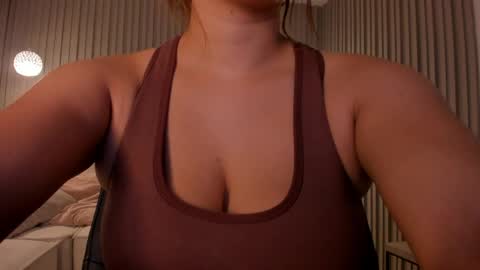 abril online show from May 19, 2026, 3:02 am