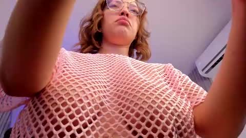 abril online show from July 3, 2026, 3:02 am