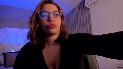 abril online show from July 14, 2026, 4:39 am