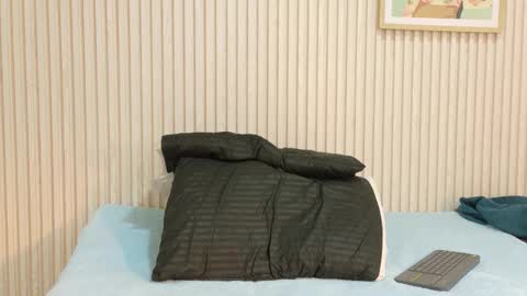 abrilmirren online show from October 14, 2025, 11:11 am