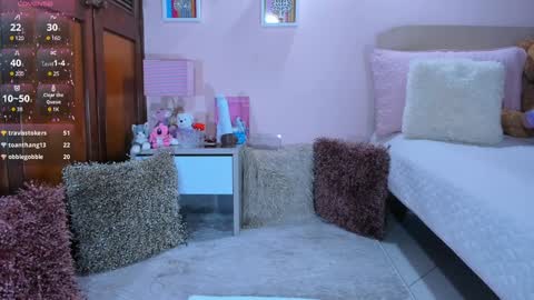 Snapshot of abrilrussell_ chatting on December 10, 2024, 1:22 am Abril online show from December 10, 2024, 1:22 am