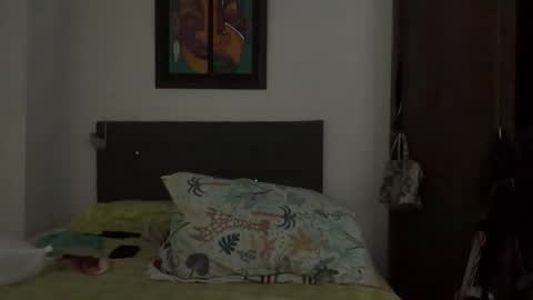 abrilsantosxo online show from April 1, 2026, 12:28 pm