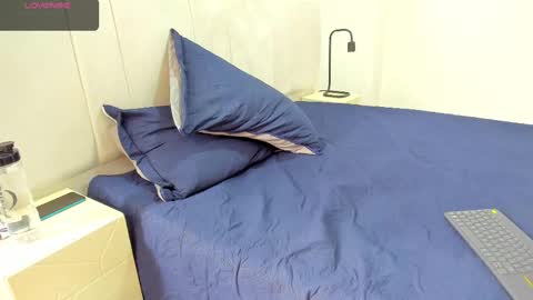 AbrilSonne online show from March 8, 2025, 6:58 pm