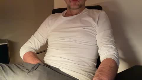 Snapshot of achtinch chatting on December 17, 2025, 9:54 pm ACHTINCH online show from December 17, 2025, 9:54 pm