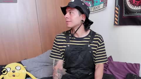 Snapshot of acid_time chatting on February 20, 2025, 8:58 pm Jhonny online show from February 20, 2025, 8:58 pm