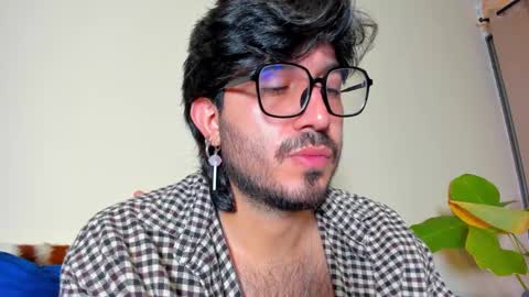 R. online show from February 11, 2025, 1:41 pm