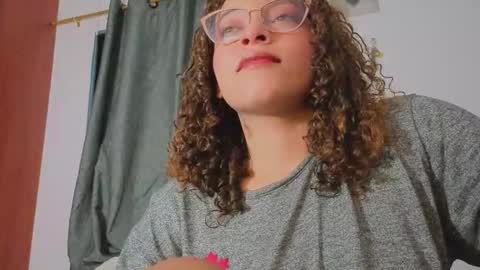 Snapshot of ada_gales_ chatting on February 1, 2026, 5:39 am Isa online show from February 1, 2026, 5:39 am