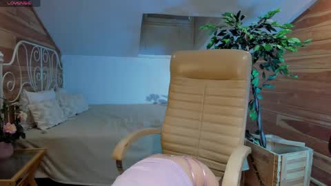 Snapshot of adalyn_glow chatting on April 4, 2026, 11:18 am Adalyn online show from April 4, 2026, 11:18 am