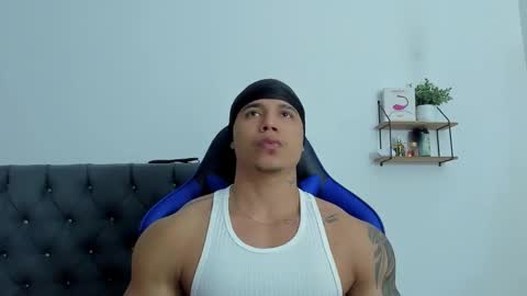 Snapshot of adam_boss chatting on December 17, 2025, 8:20 am adam boss online show from December 17, 2025, 8:20 am