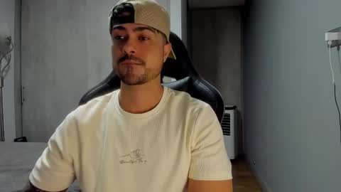 Snapshot of adam_clarke chatting on December 24, 2024, 1:06 am adam clarke online show from December 24, 2024, 1:06 am