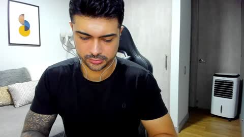 Snapshot of adam_clarke chatting on February 3, 2025, 11:36 pm adam clarke online show from February 3, 2025, 11:36 pm