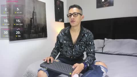 adam_walker_1 online show from May 4, 2026, 2:46 pm