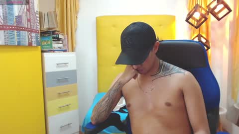 Snapshot of adamcoox chatting on January 26, 2025, 12:01 pm Adam online show from January 26, 2025, 12:01 pm