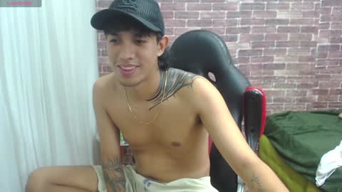 Snapshot of adamcoox chatting on January 28, 2025, 8:04 am Adam online show from January 28, 2025, 8:04 am