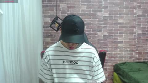 Snapshot of adamcoox chatting on January 28, 2025, 12:32 pm Adam online show from January 28, 2025, 12:32 pm