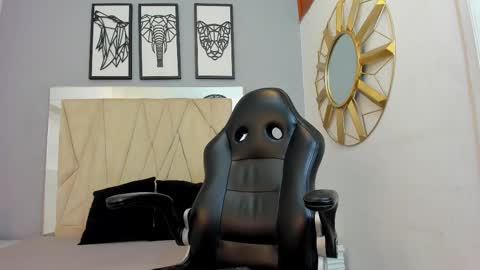 Snapshot of adams_bobby chatting on December 19, 2025, 11:28 am Adams Bobby online show from December 19, 2025, 11:28 am